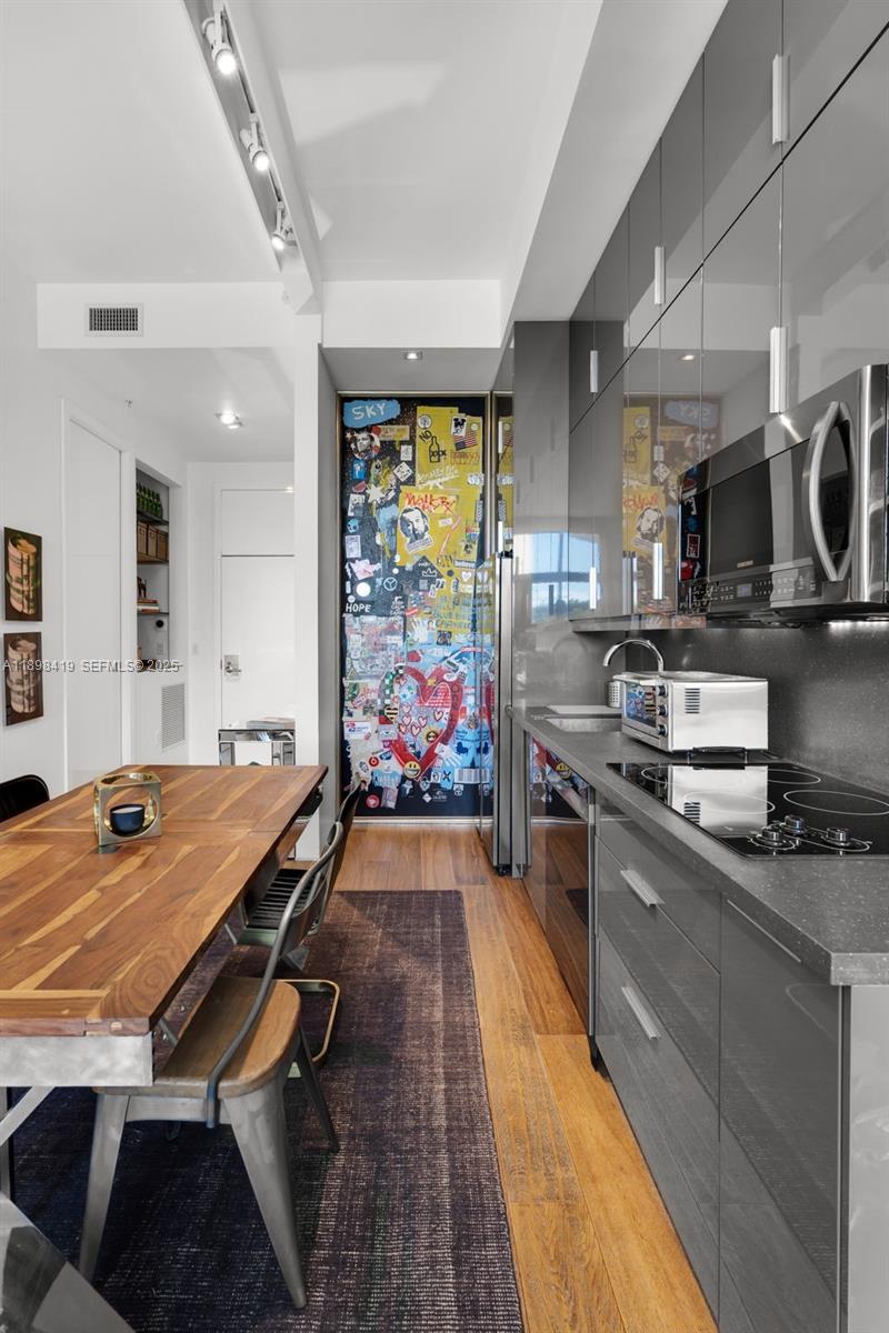 THE MERIDIAN CONDO - Residential