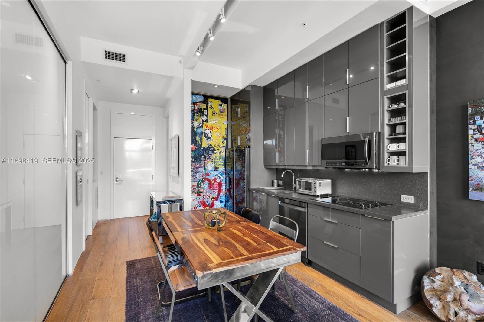 THE MERIDIAN CONDO - Residential