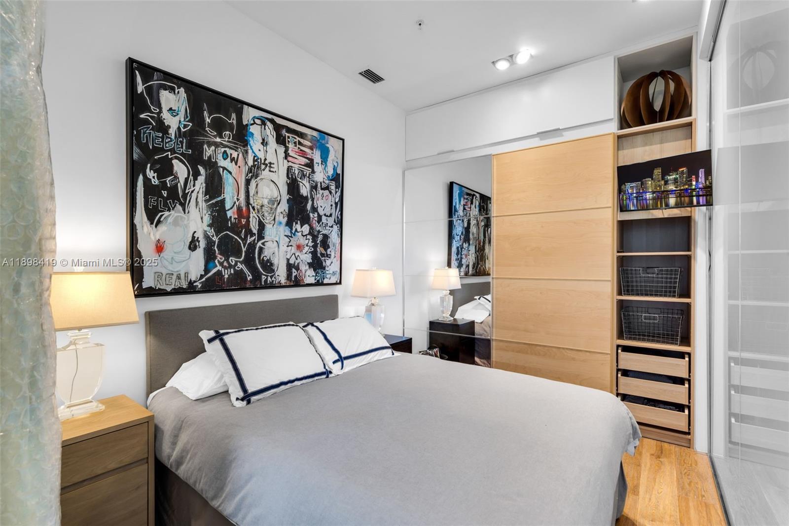 THE MERIDIAN CONDO - Residential