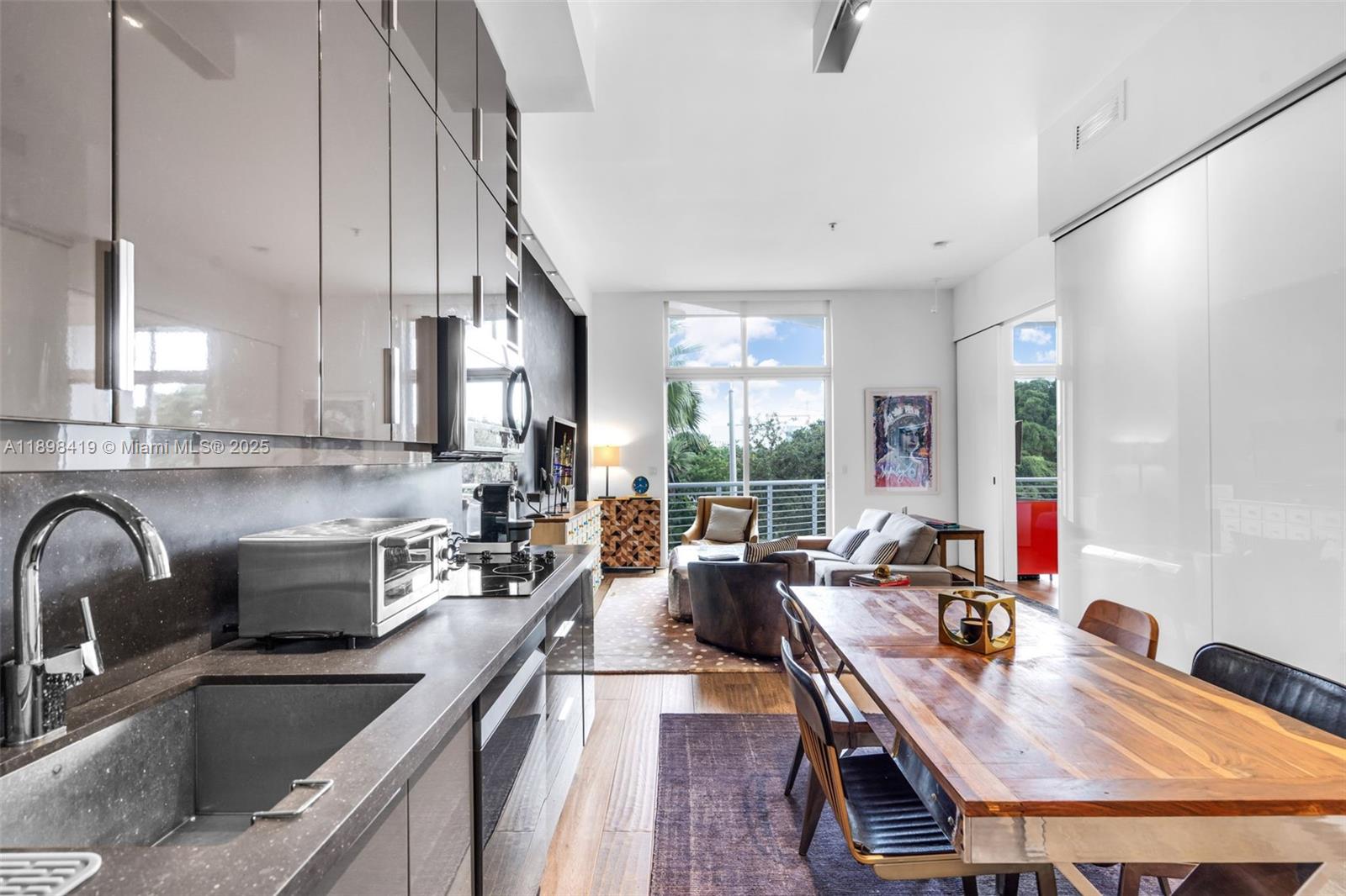 THE MERIDIAN CONDO - Residential