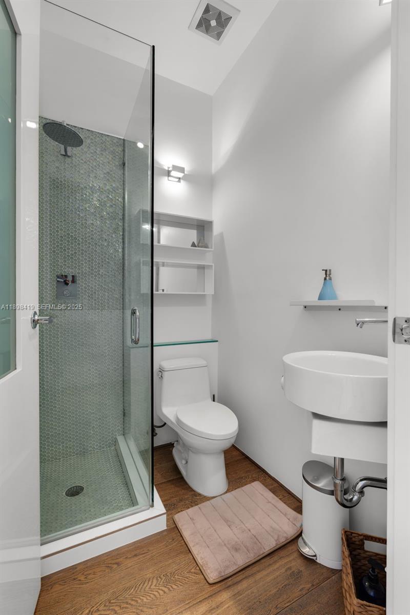 THE MERIDIAN CONDO - Residential