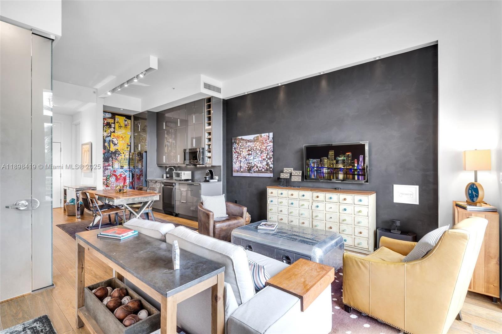 THE MERIDIAN CONDO - Residential