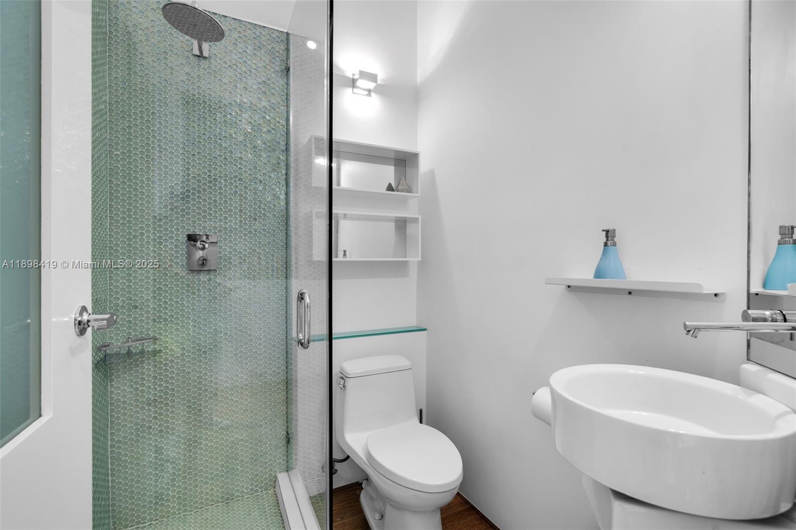 THE MERIDIAN CONDO - Residential