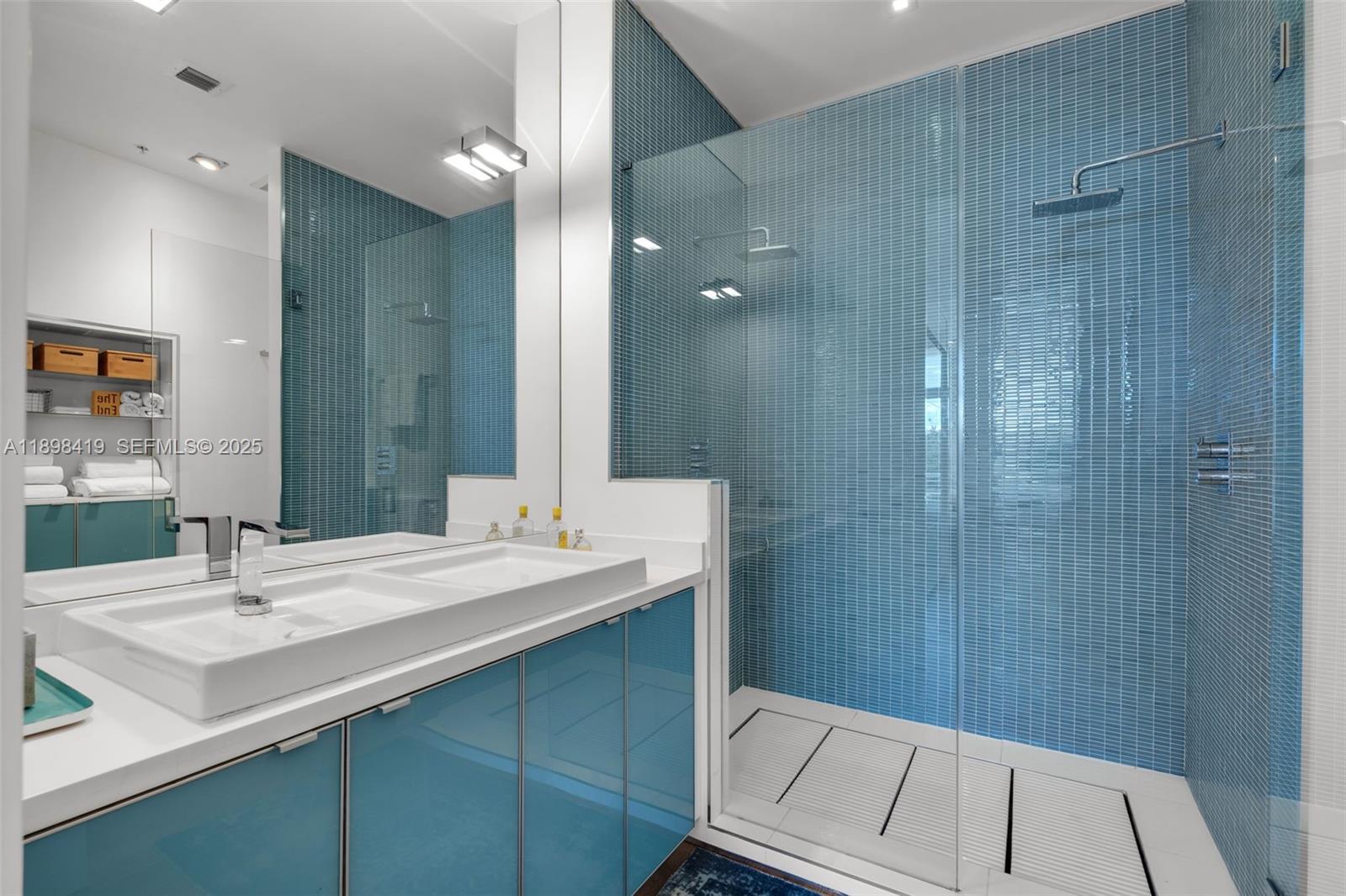 THE MERIDIAN CONDO - Residential