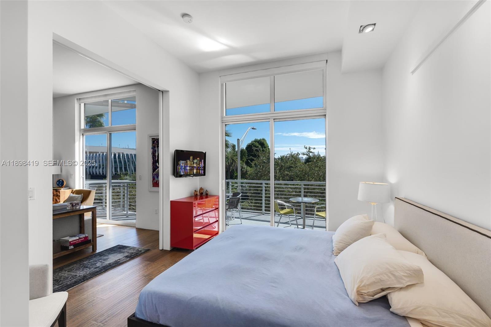 THE MERIDIAN CONDO - Residential