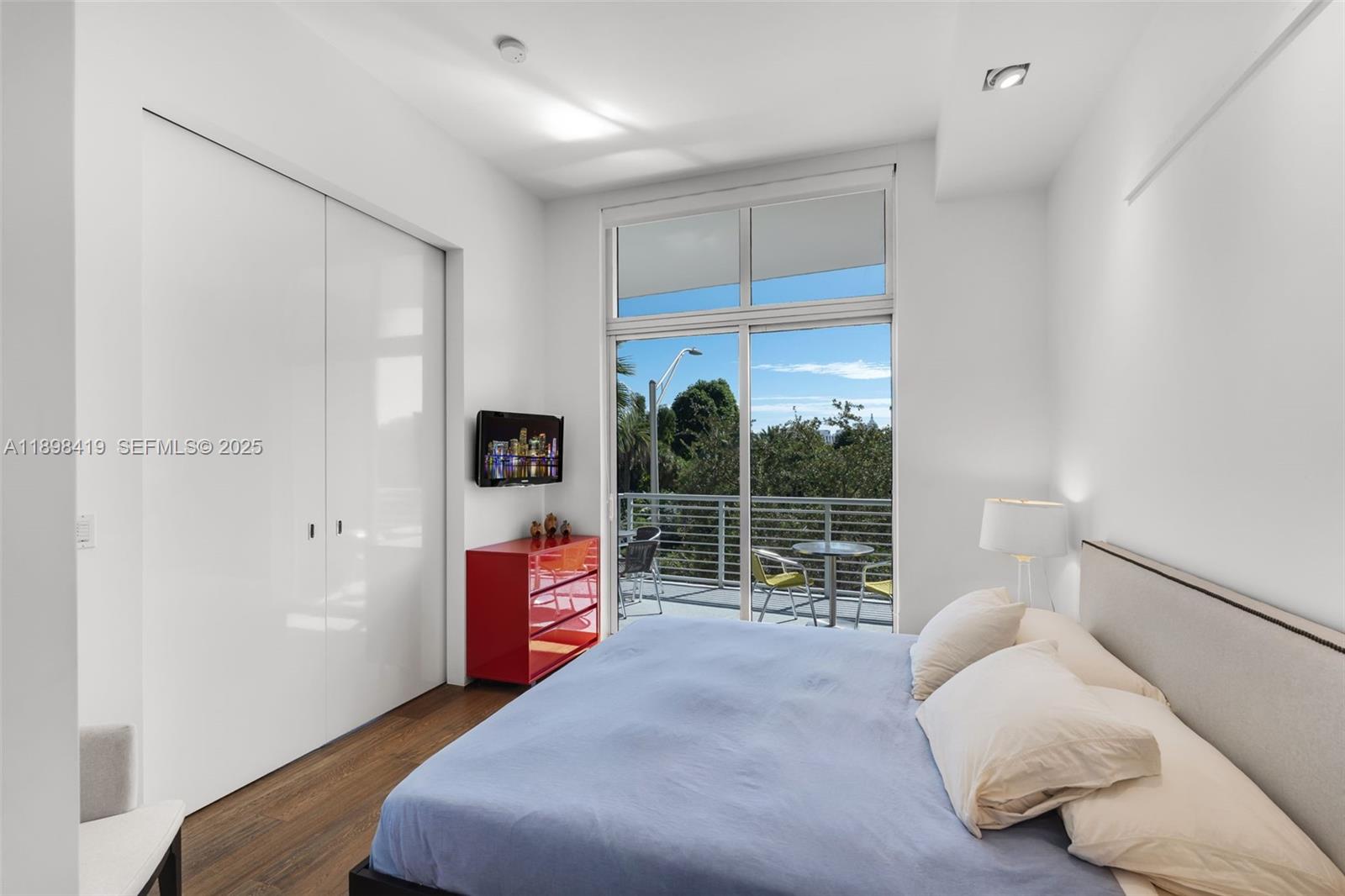 THE MERIDIAN CONDO - Residential