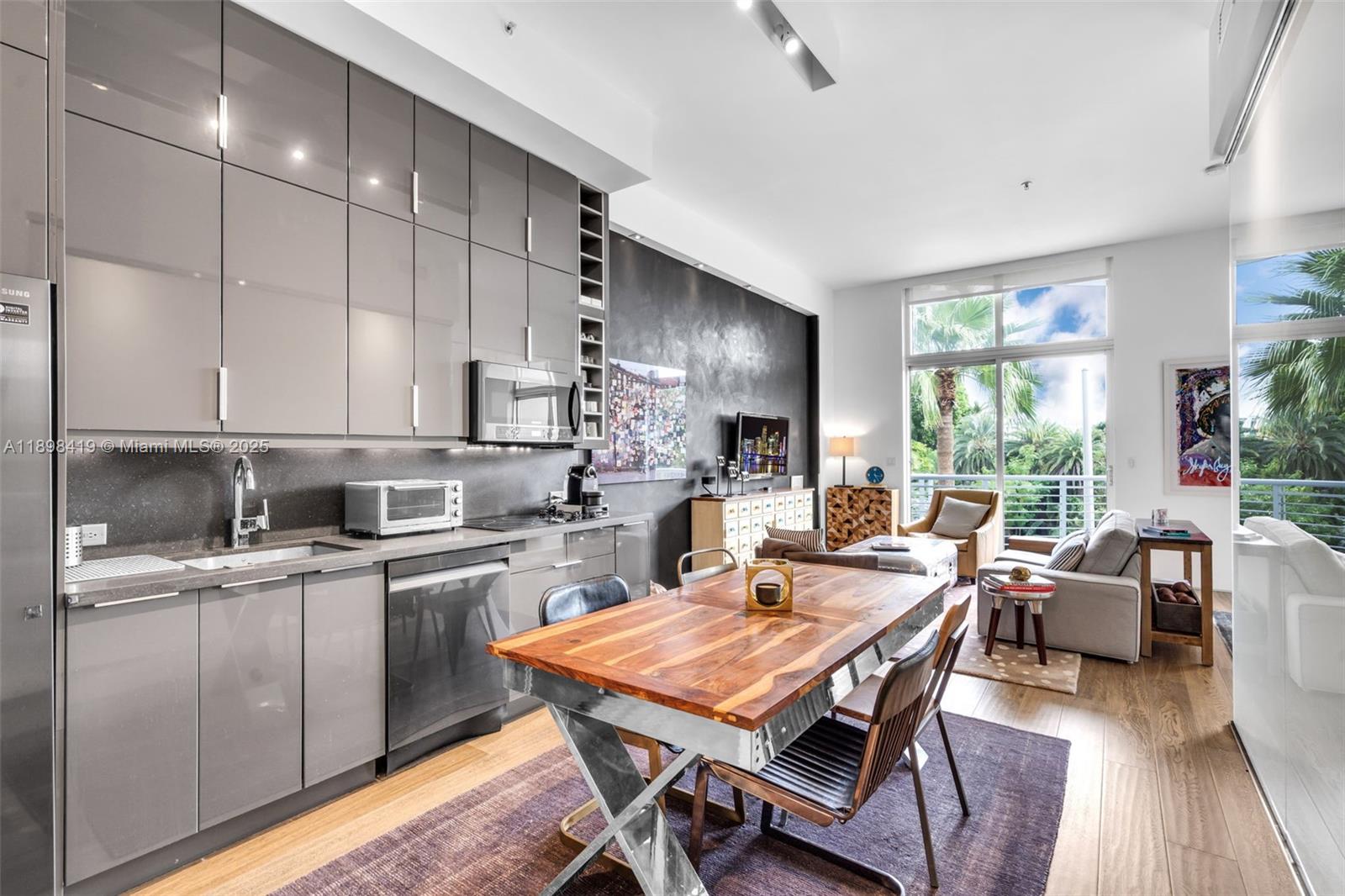 2001 Meridian Ave 404