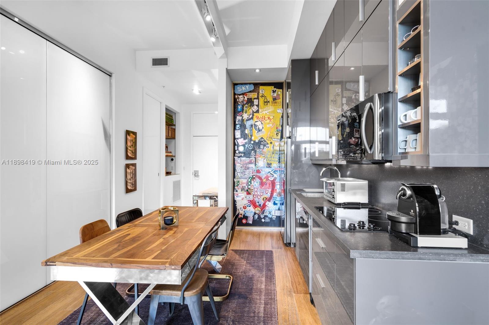 THE MERIDIAN CONDO - Residential