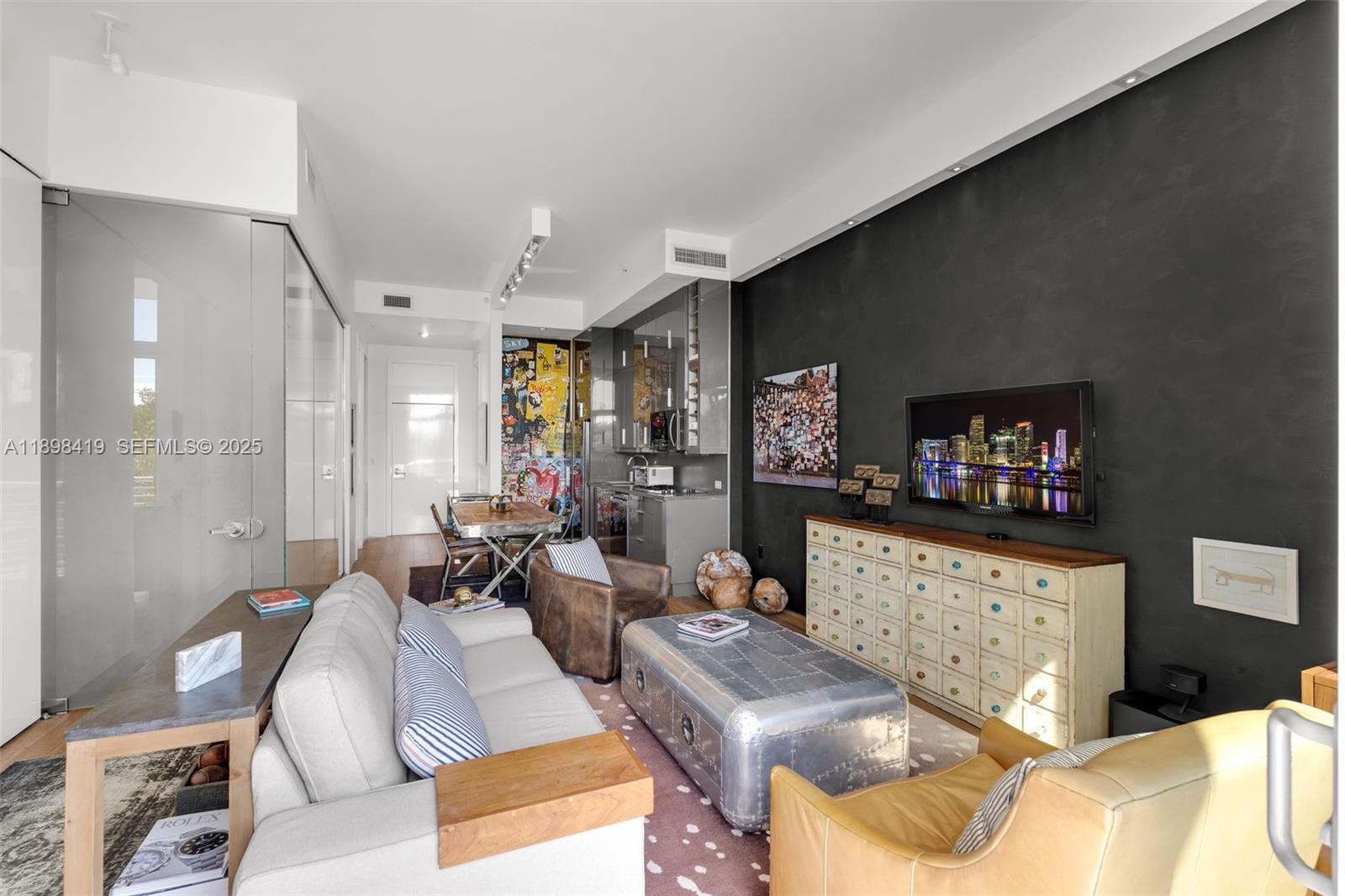 THE MERIDIAN CONDO - Residential