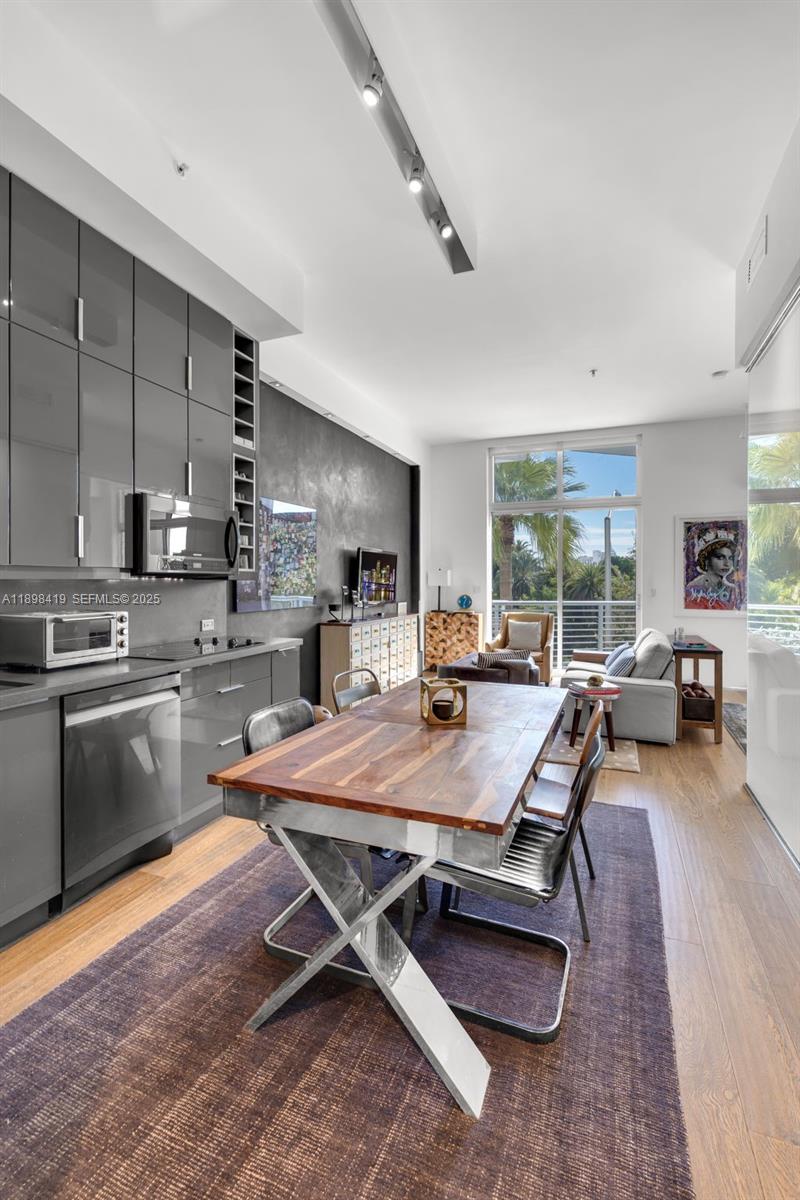 THE MERIDIAN CONDO - Residential