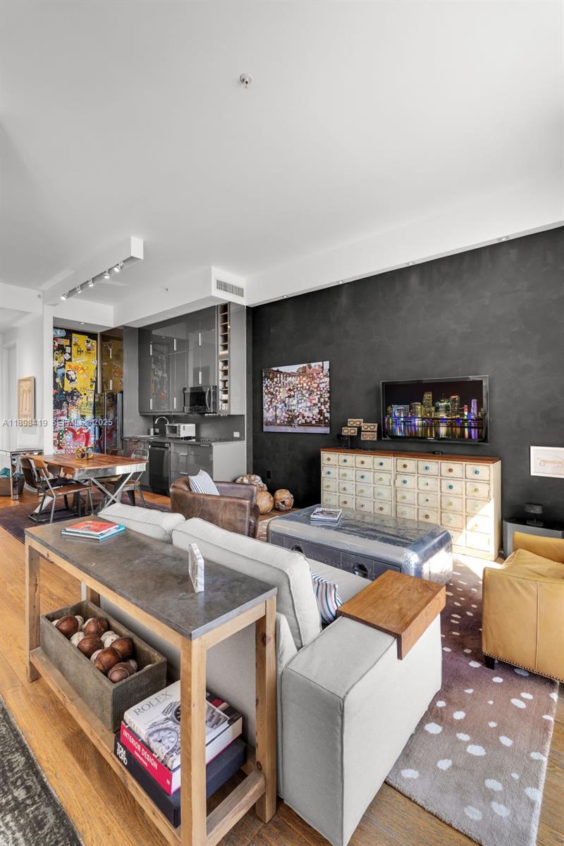 THE MERIDIAN CONDO - Residential