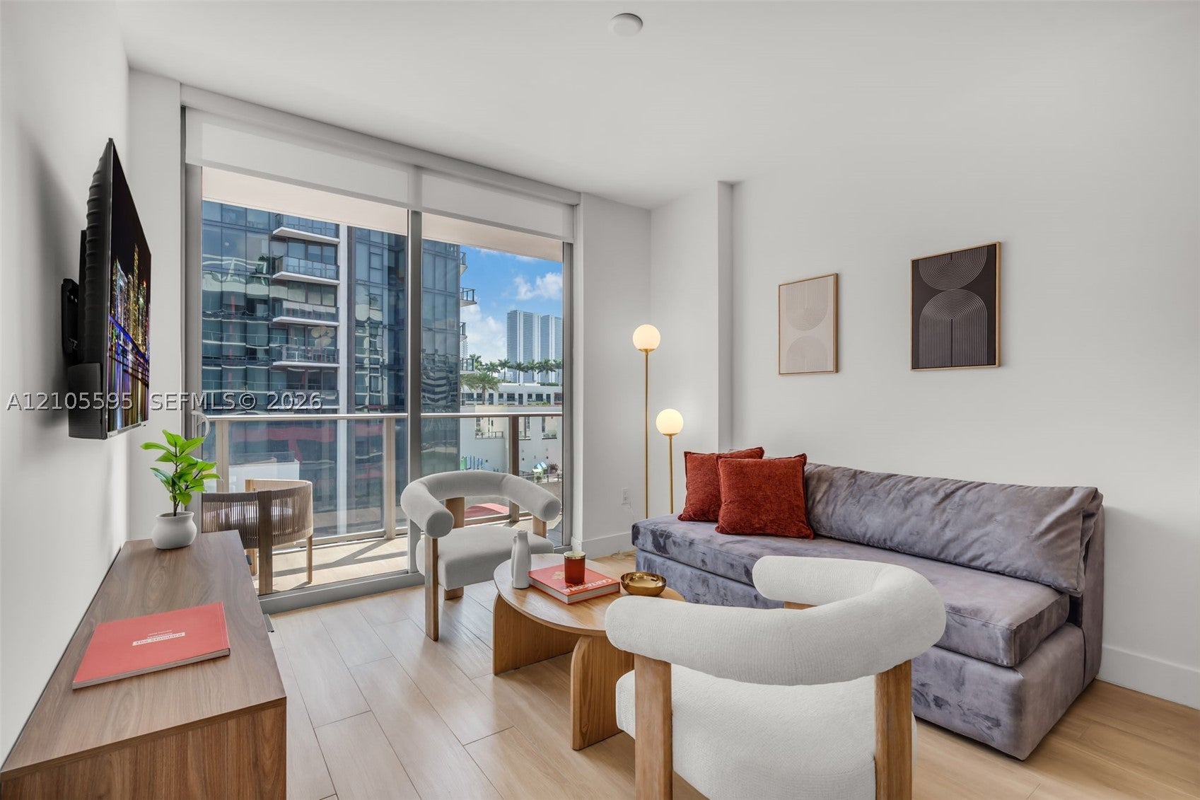 90 NE 32ND ST 707