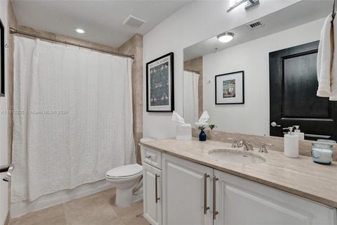 Townhouse in Coral Gables FL 1650 Galiano St 14.jpg