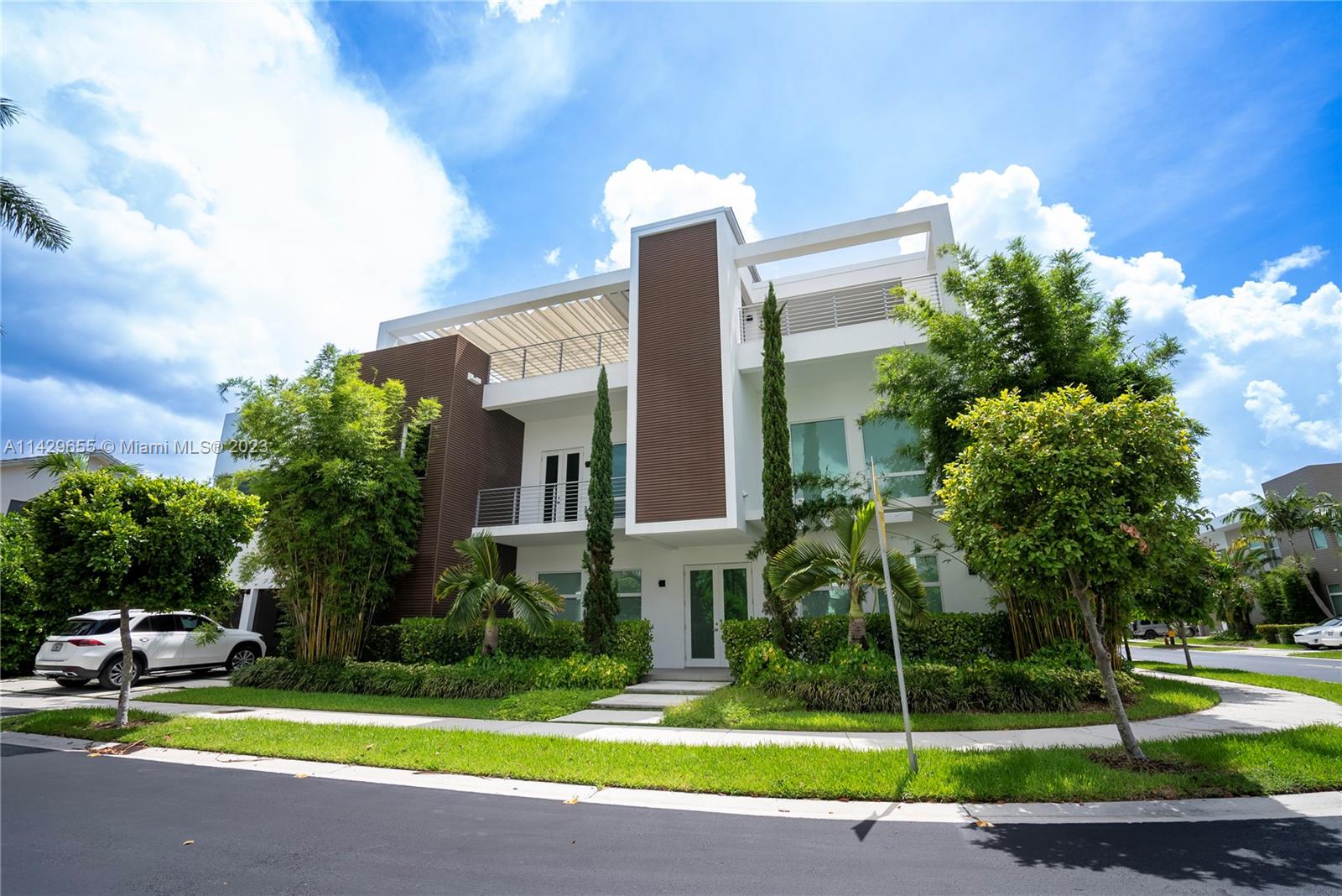 Address Not Disclosed, Doral, Miami-Dade County, Florida - 5 Bedrooms  
6 Bathrooms - 
