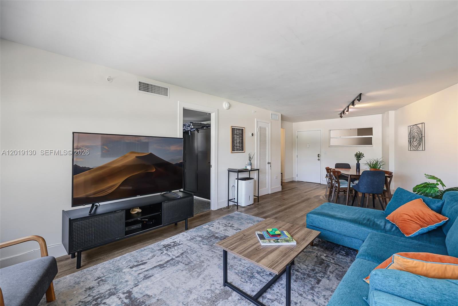 OCTAGON TOWERS I CONDO - Residential