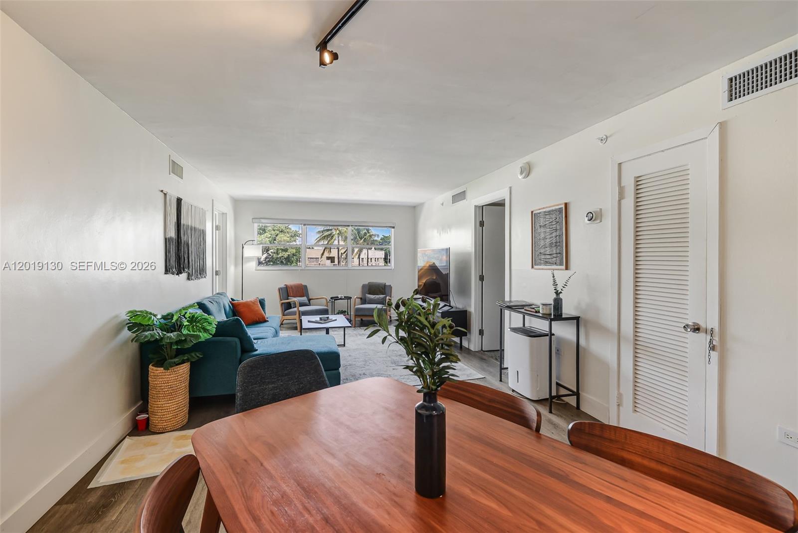 OCTAGON TOWERS I CONDO - Residential