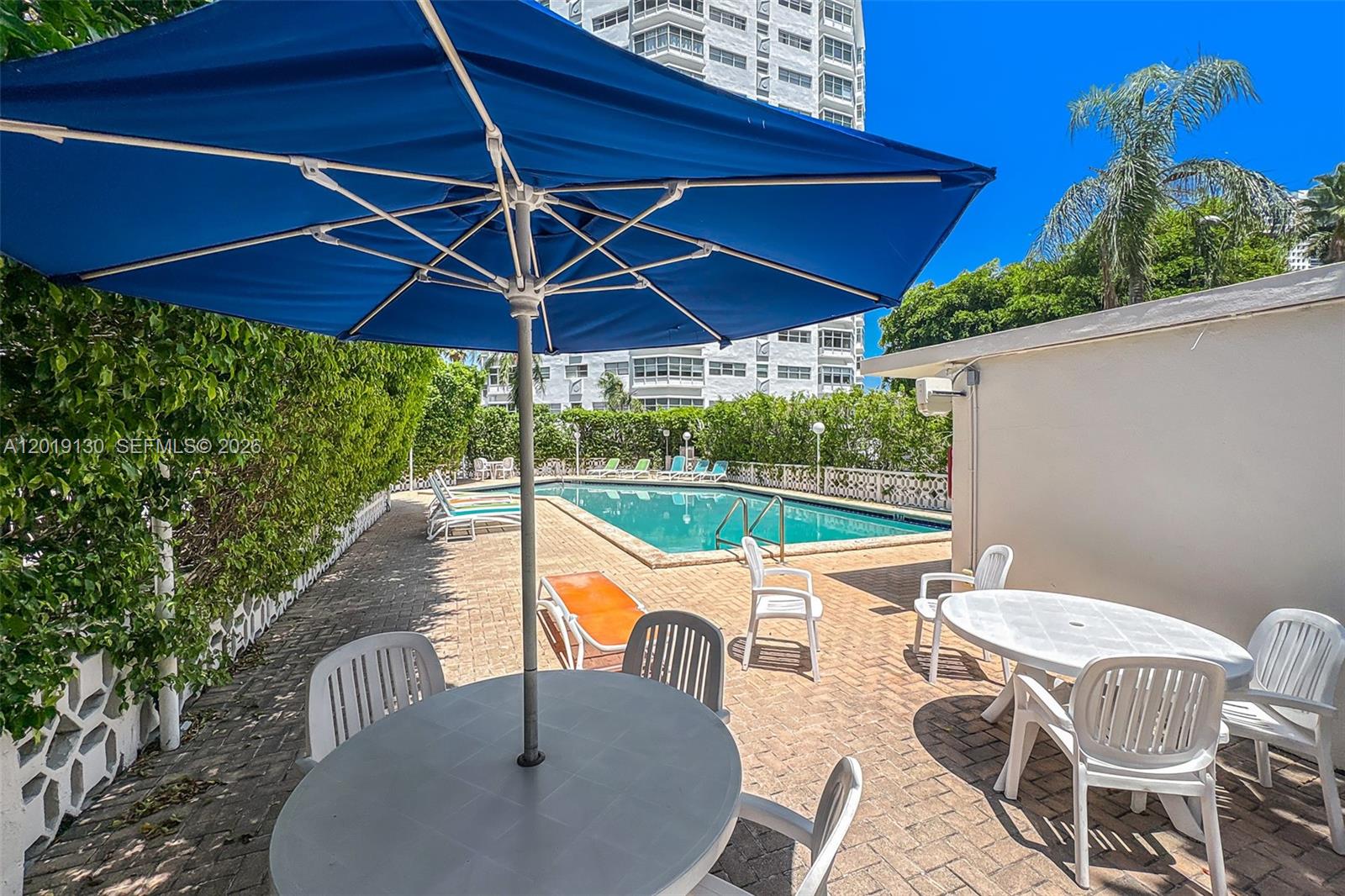 OCTAGON TOWERS I CONDO - Residential