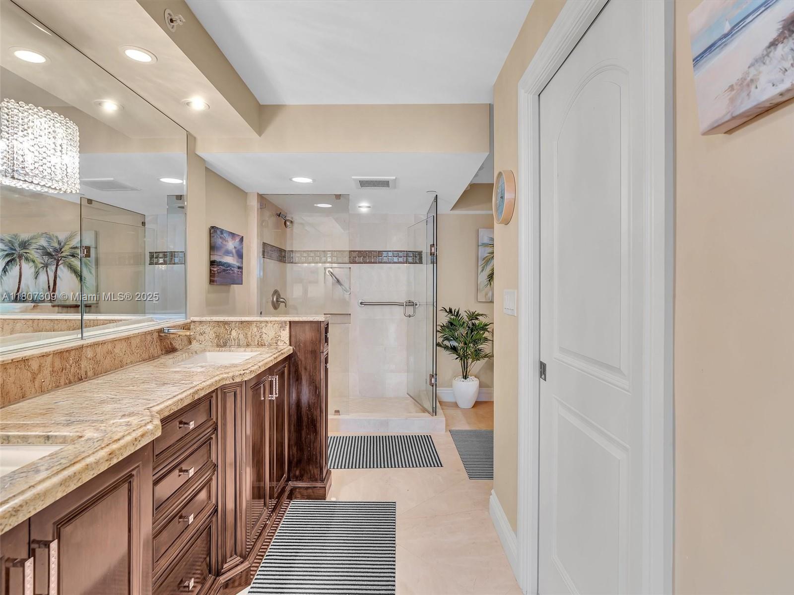PLACIDE CONDO - Residential