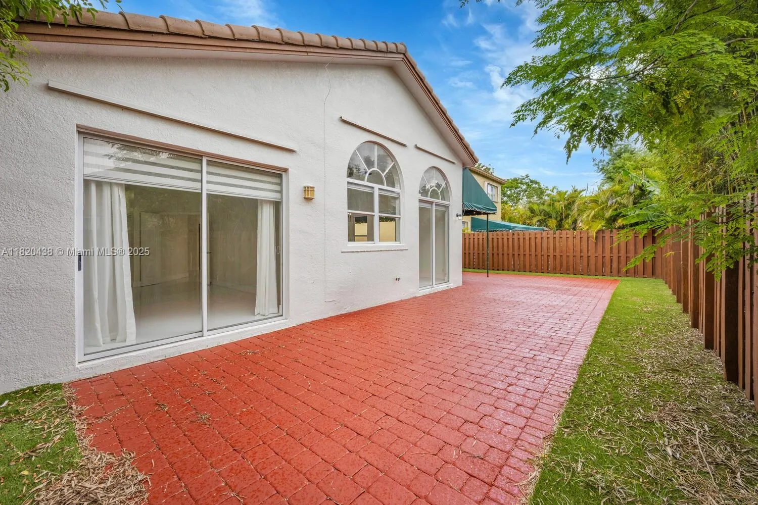 Doral, Florida 33172, United States, 3 Bedrooms Bedrooms, ,2 BathroomsBathrooms,Residential,Pending,157074