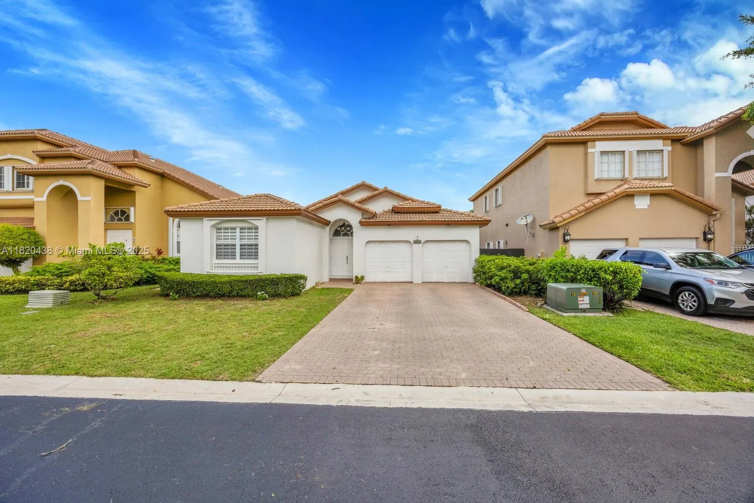 Doral, Florida 33172, United States, 3 Bedrooms Bedrooms, ,2 BathroomsBathrooms,Residential,Pending,157074