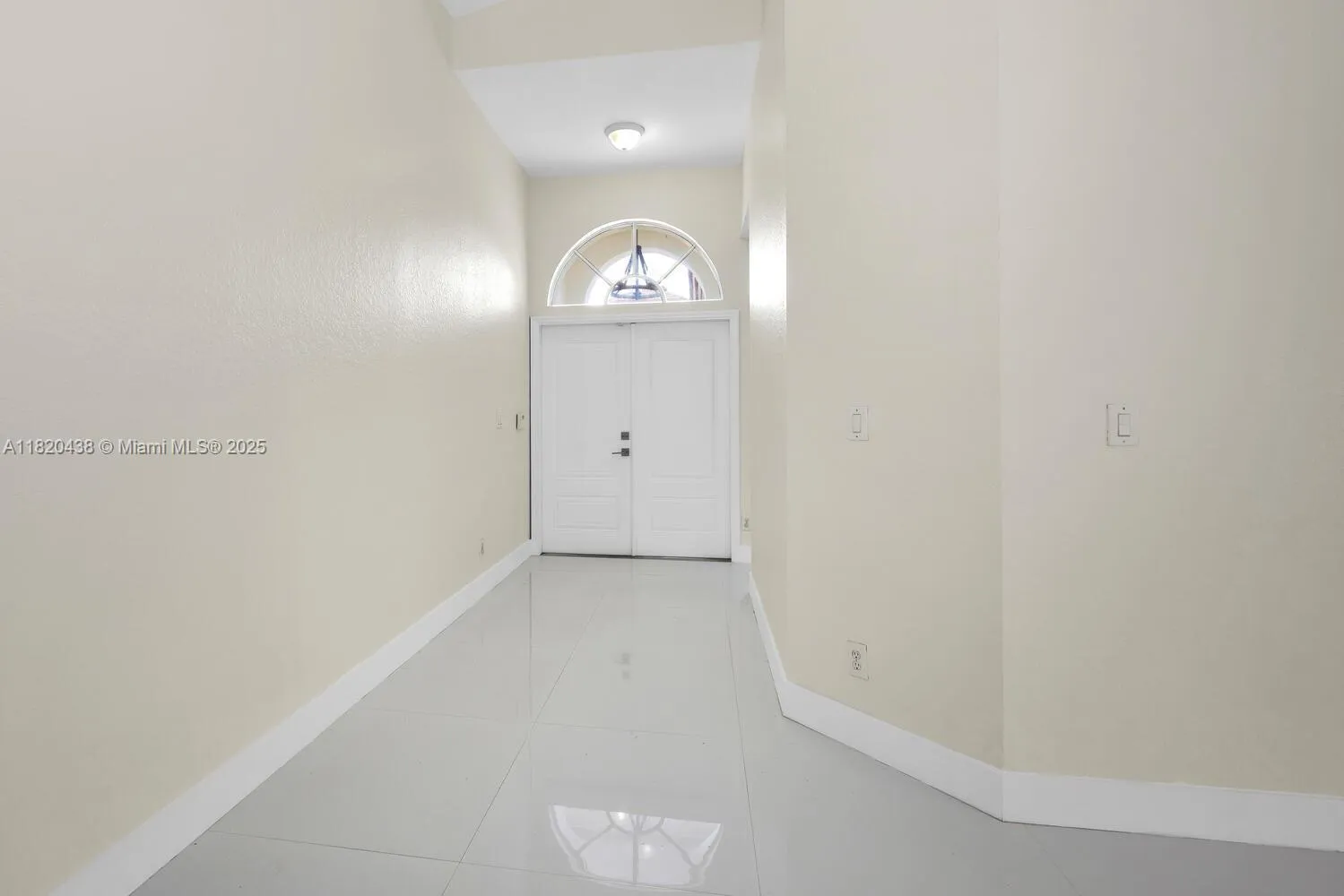 Doral, Florida 33172, United States, 3 Bedrooms Bedrooms, ,2 BathroomsBathrooms,Residential,Pending,157074