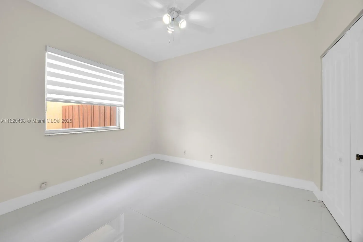 Doral, Florida 33172, United States, 3 Bedrooms Bedrooms, ,2 BathroomsBathrooms,Residential,Pending,157074