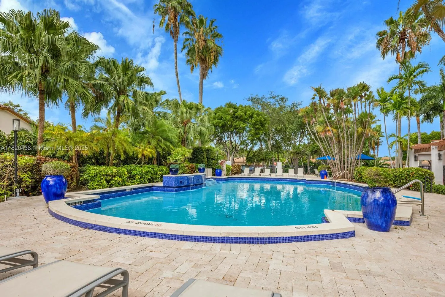 Doral, Florida 33172, United States, 3 Bedrooms Bedrooms, ,2 BathroomsBathrooms,Residential,Pending,157074