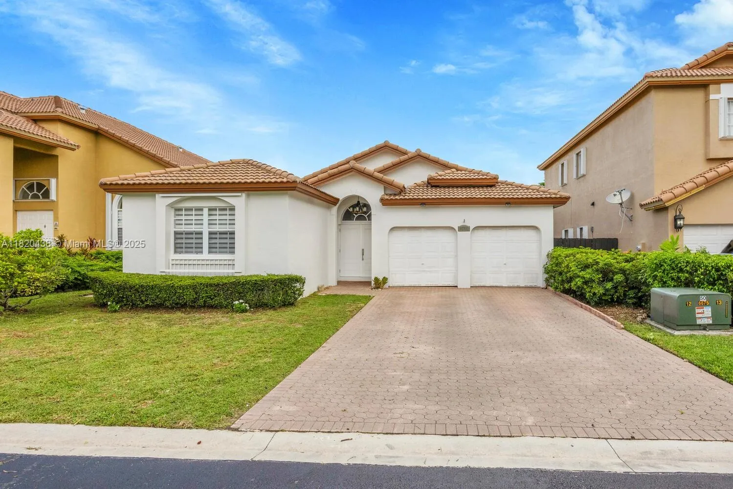 Doral, Florida 33172, United States, 3 Bedrooms Bedrooms, ,2 BathroomsBathrooms,Residential,Pending,157074