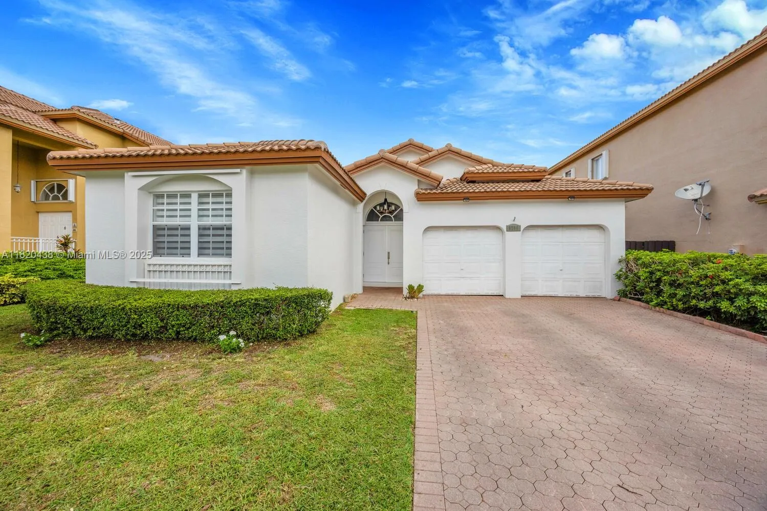 Doral, Florida 33172, United States, 3 Bedrooms Bedrooms, ,2 BathroomsBathrooms,Residential,Pending,157074