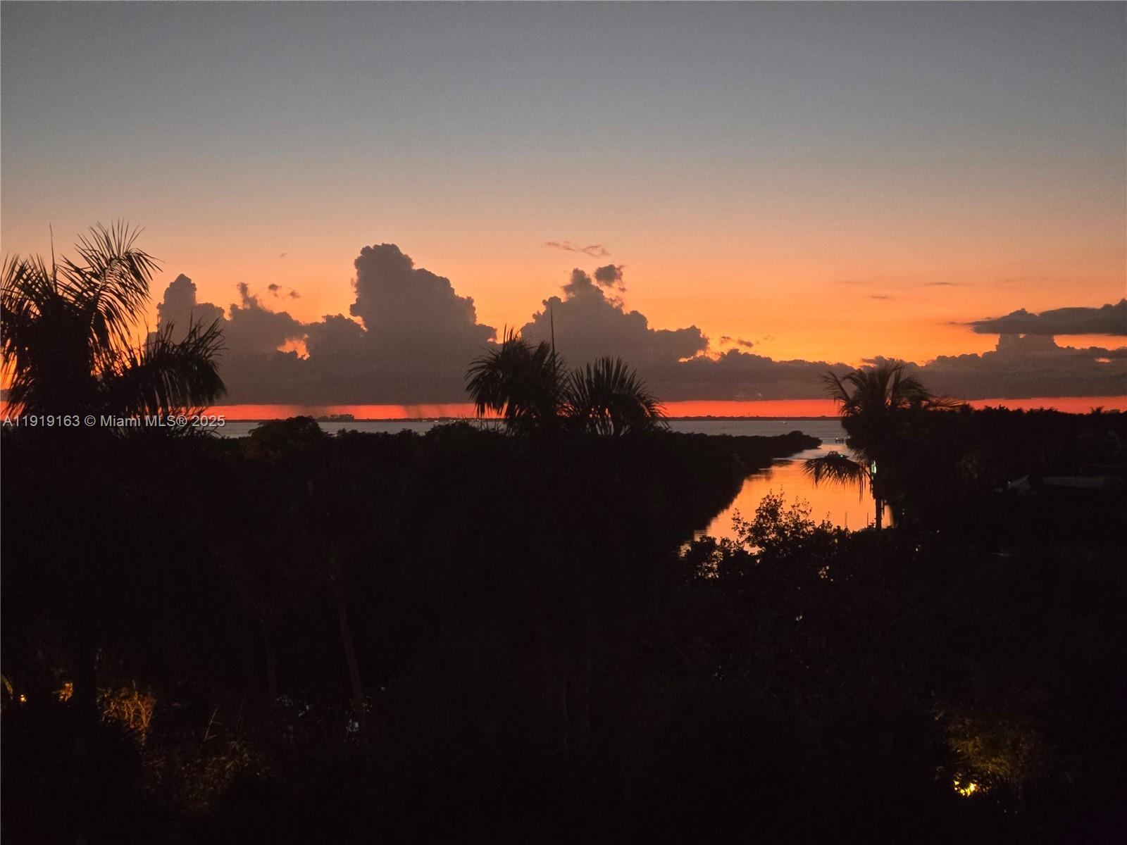TOWERS OF KEY BISCAYNE CO - Residential