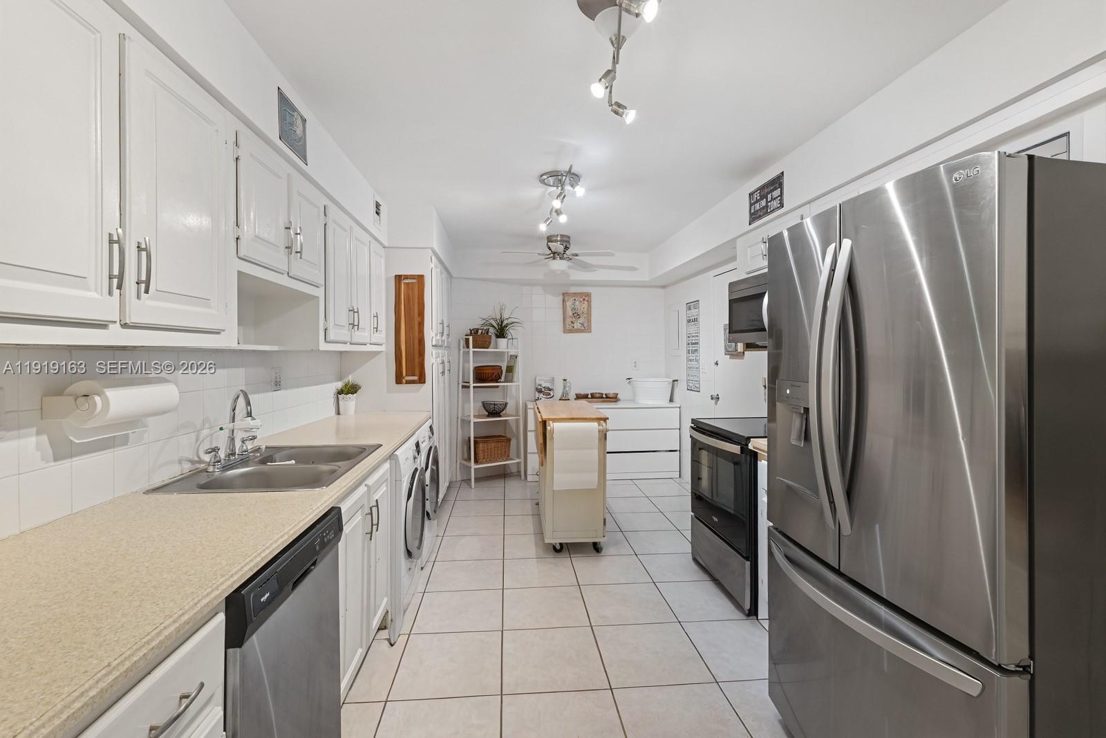 TOWERS OF KEY BISCAYNE CO - Residential