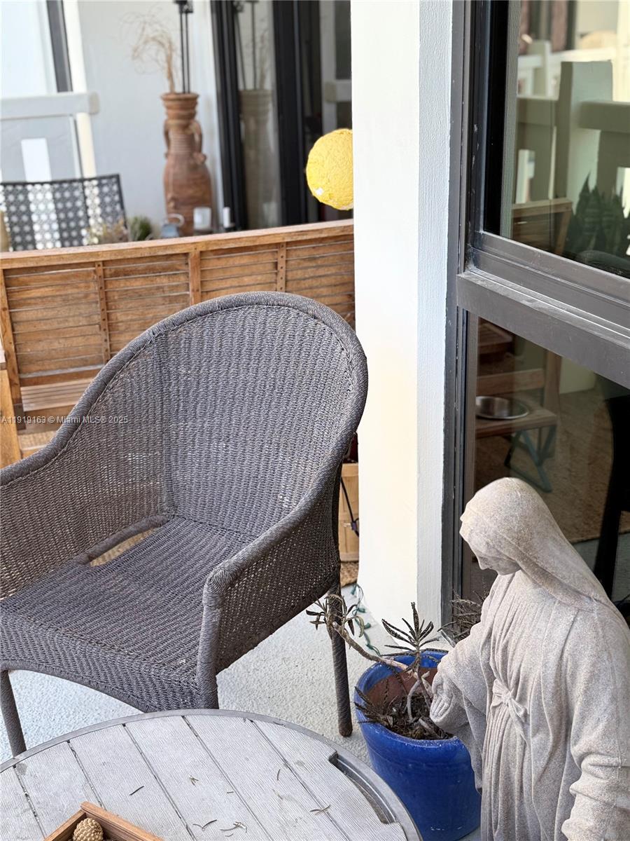 TOWERS OF KEY BISCAYNE CO - Residential