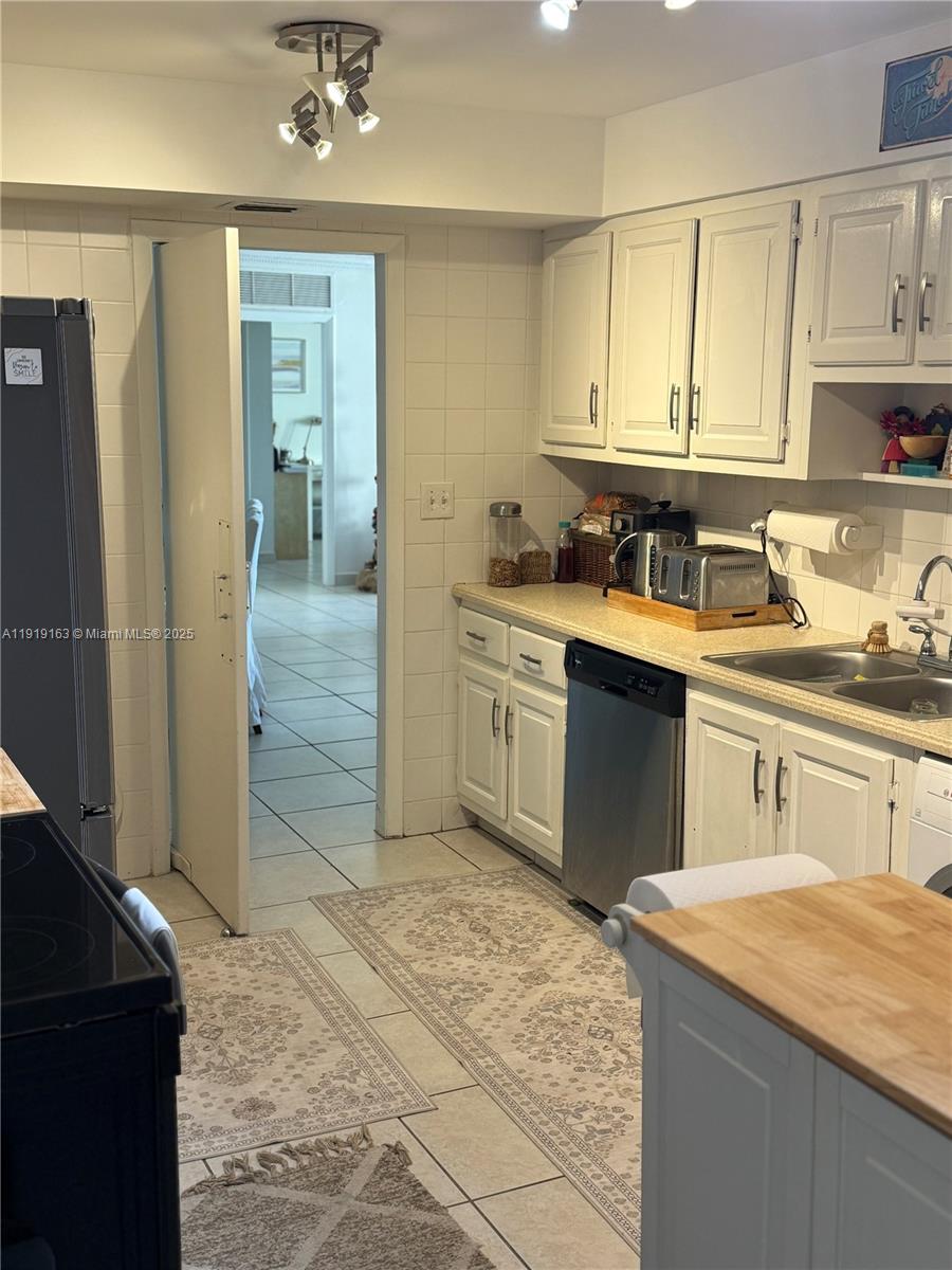 TOWERS OF KEY BISCAYNE CO - Residential