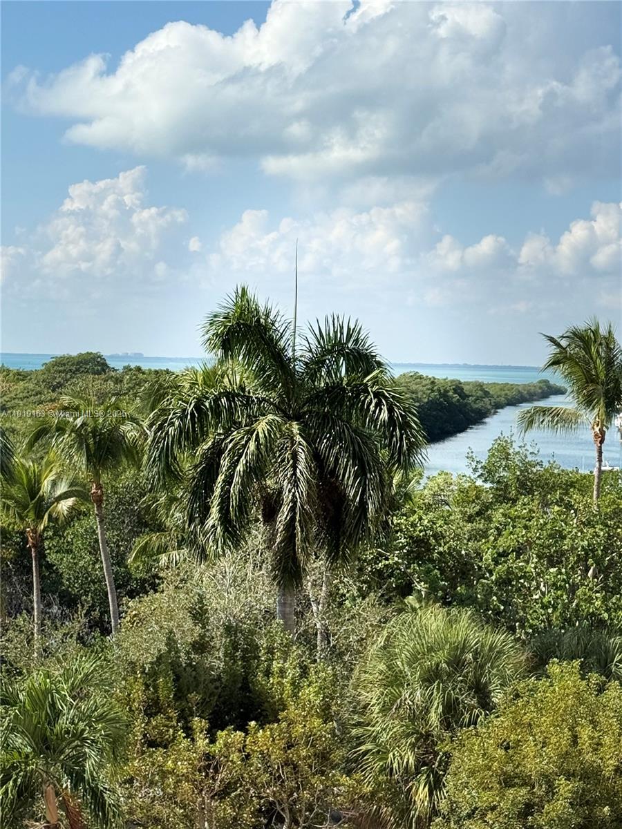 TOWERS OF KEY BISCAYNE CO - Residential