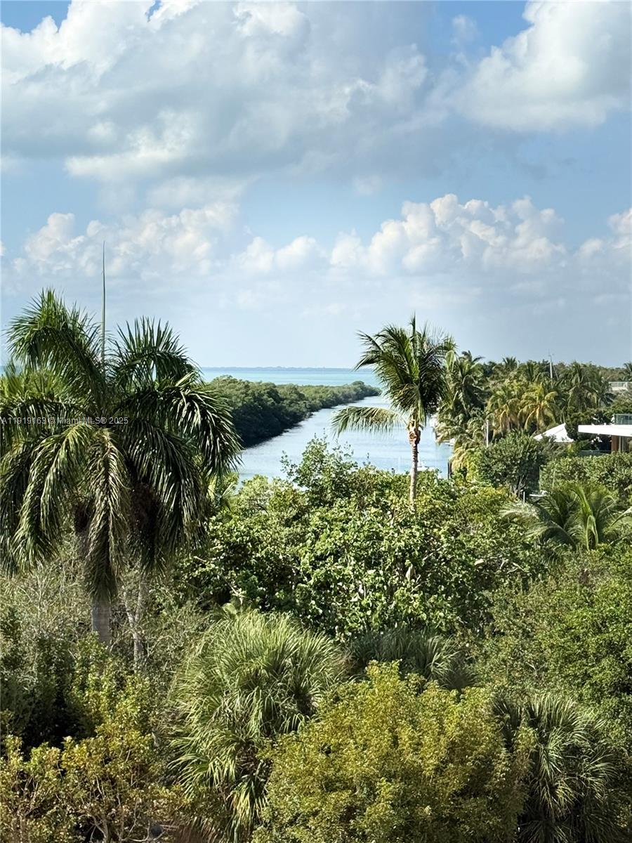 TOWERS OF KEY BISCAYNE CO - Residential