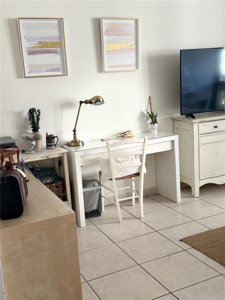 TOWERS OF KEY BISCAYNE CO - Residential