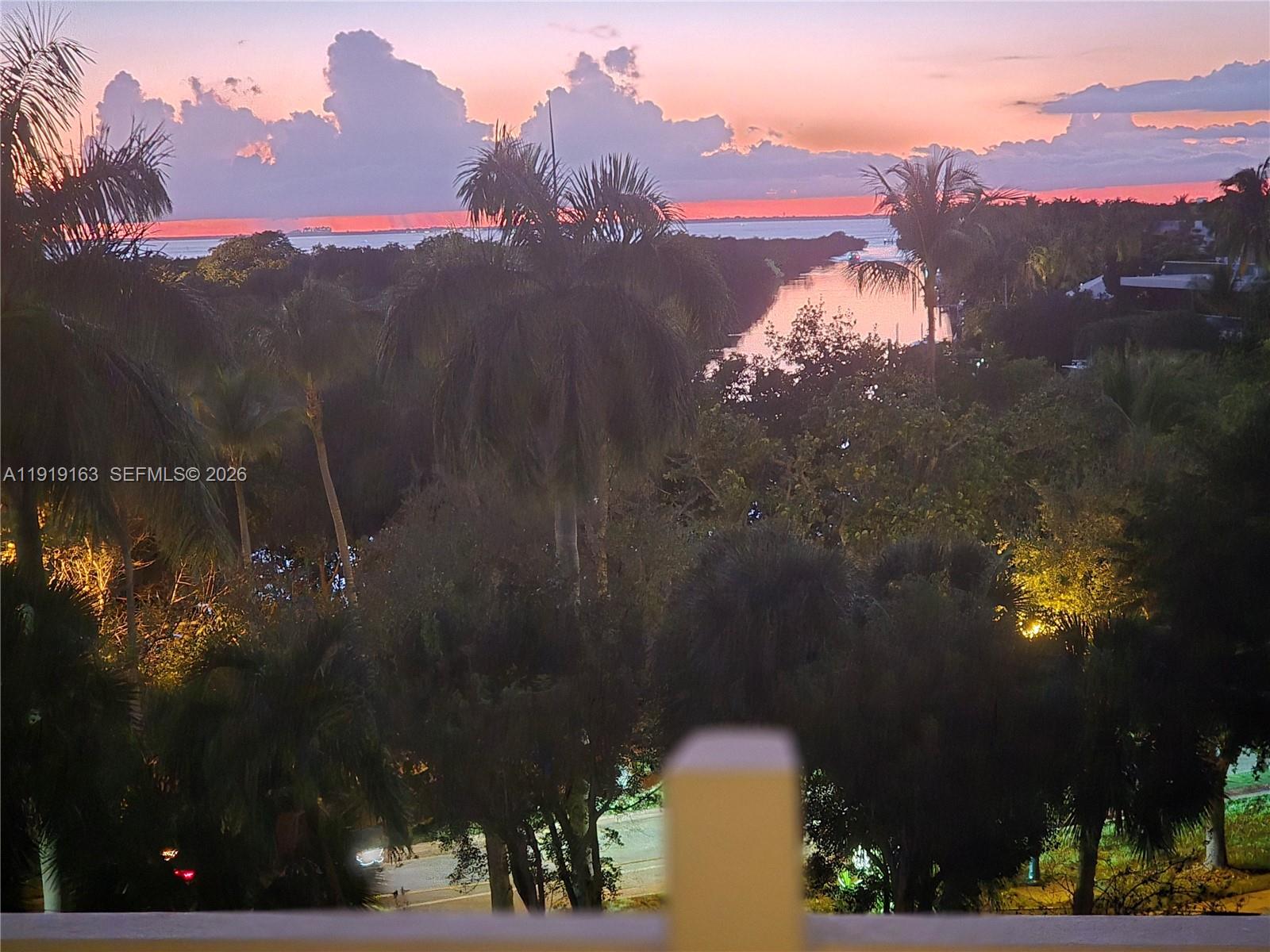 TOWERS OF KEY BISCAYNE CO - Residential