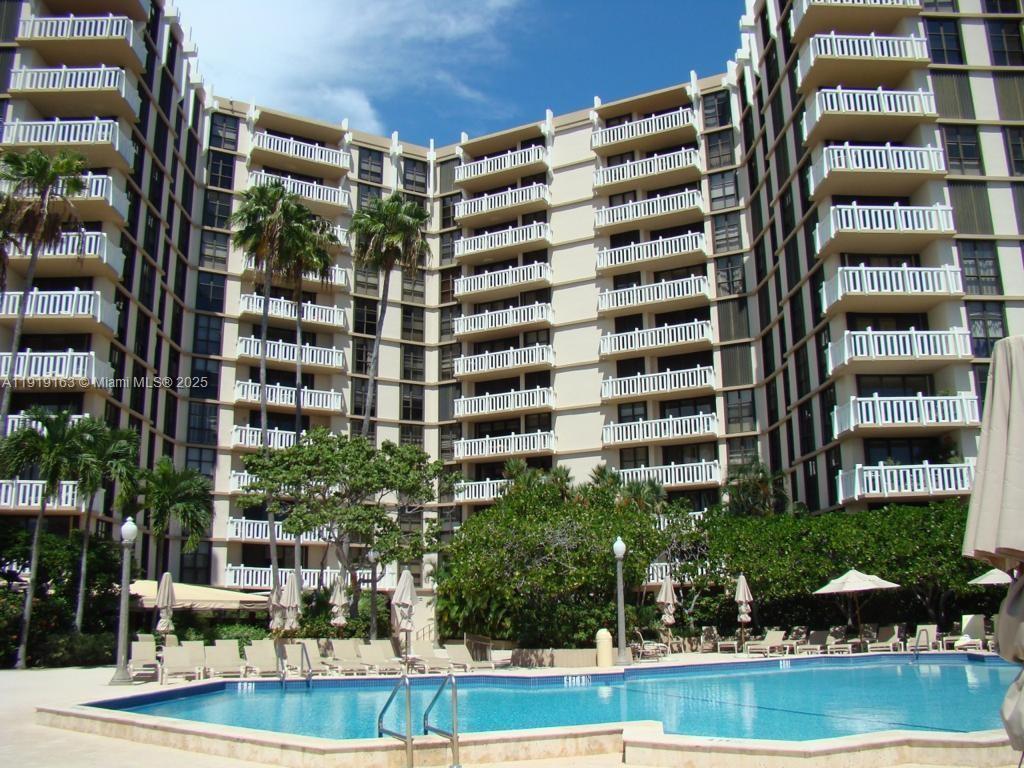 TOWERS OF KEY BISCAYNE CO - Residential