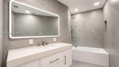 Tiny photo for 2765 NE 35th Dr, Fort Lauderdale, FL 33308 (MLS # A12058297)