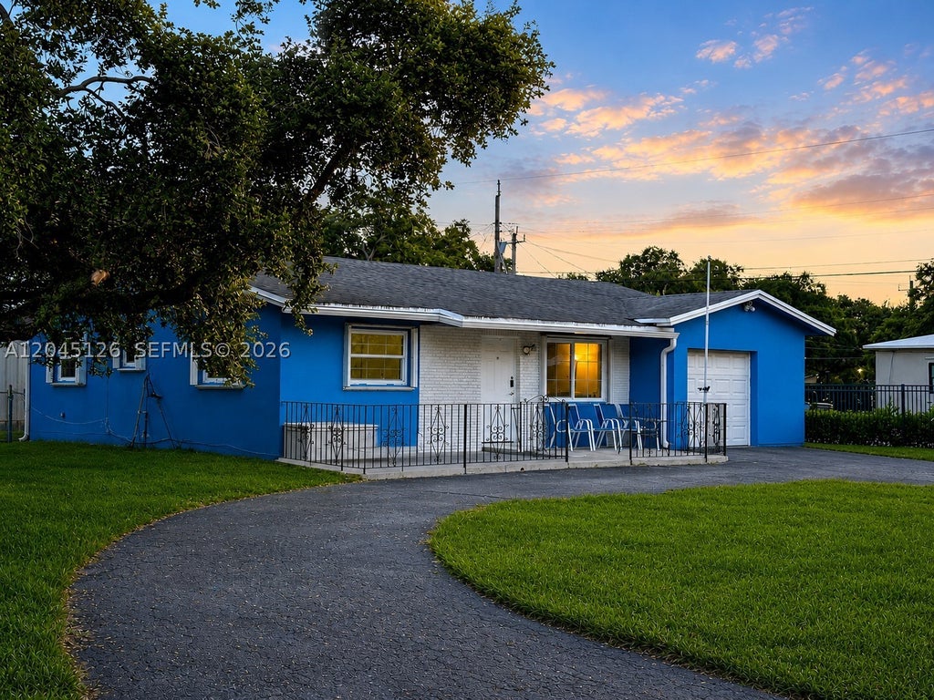 Photo of 6145 Hayes St, Hollywood, FL 33024 (MLS # A12045126)