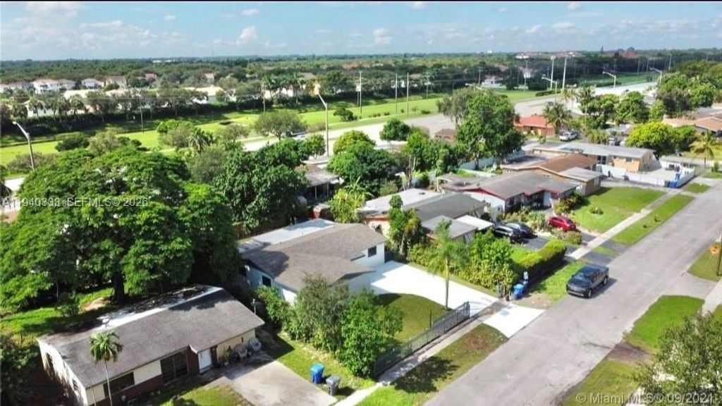 Photo of 7450 Hope St, Hollywood, FL 33024 (MLS # A11940333)