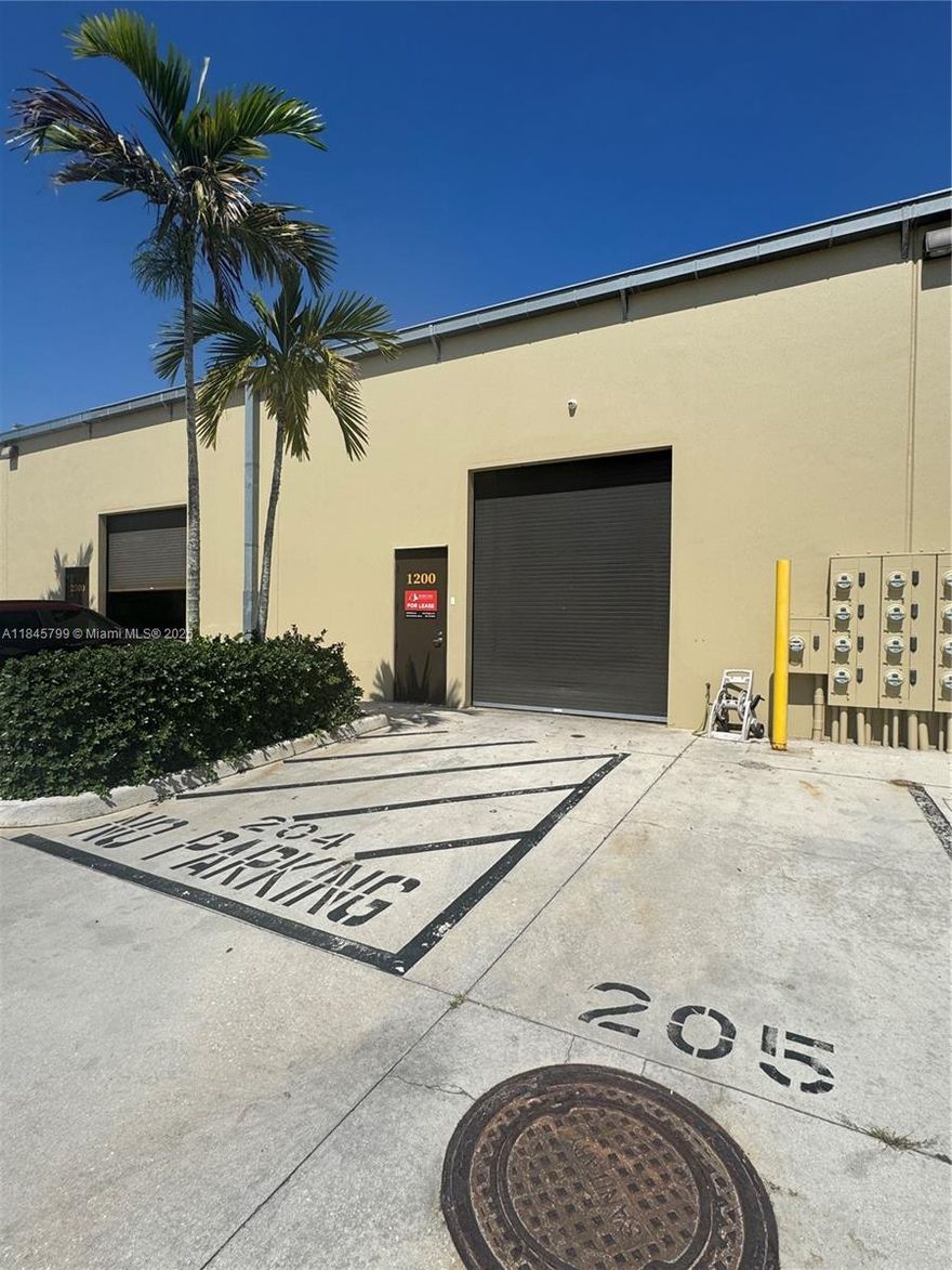 Turnkey 2,363 SF flex space in Jupiter Park with ±50% office and ±50% warehouse. Features include private offices, reception, 18' clear height, grade-level roll-up door, and central HVAC. Ideal for light industrial, showroom, or professional use. Convenient access to I-95 and Indiantown Rd. Available now at $22/SF + NNN.