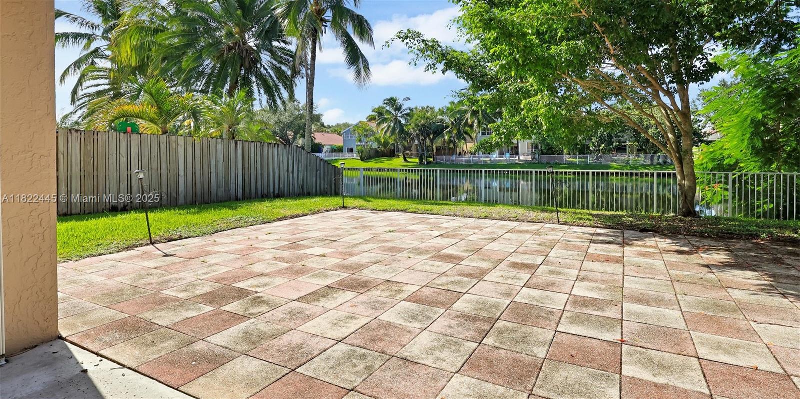 BRIDGEWATER AT PLANTATION - Residential