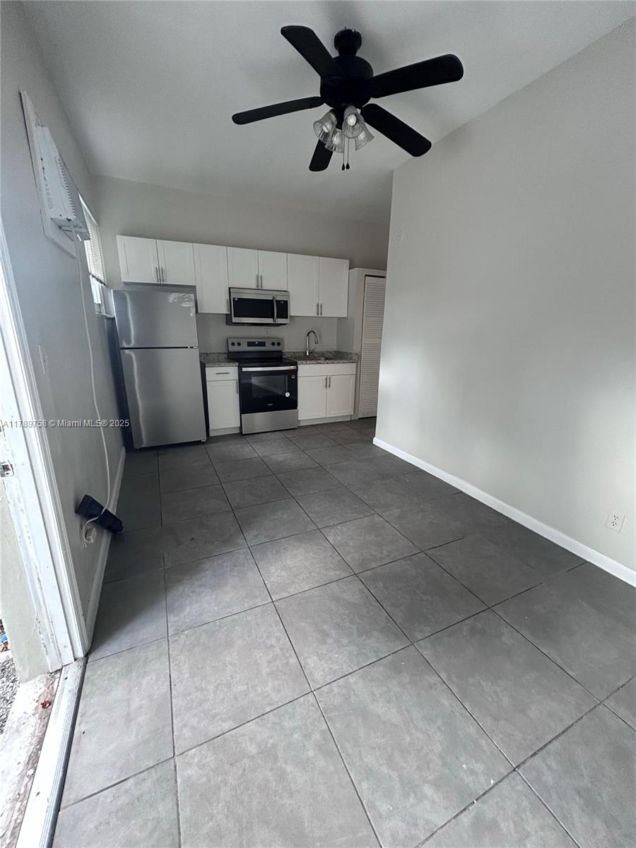 Rental Property at 2331 Hayes St A, Hollywood, Broward County, Florida - Bedrooms: 1 
Bathrooms: 1  - $1,200 MO.
