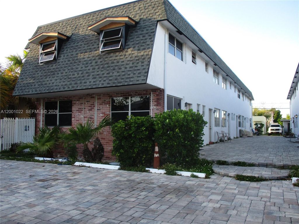 Photo of 1949 Taylor St #9, Hollywood, FL 33020 (MLS # A12001022)