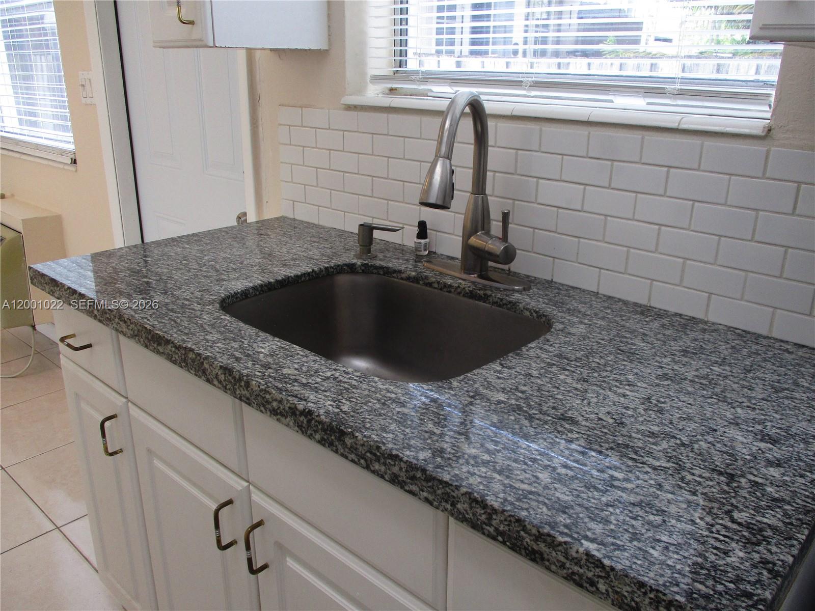 SANDILEE TOWNHOUSE CONDO - Residential Lease