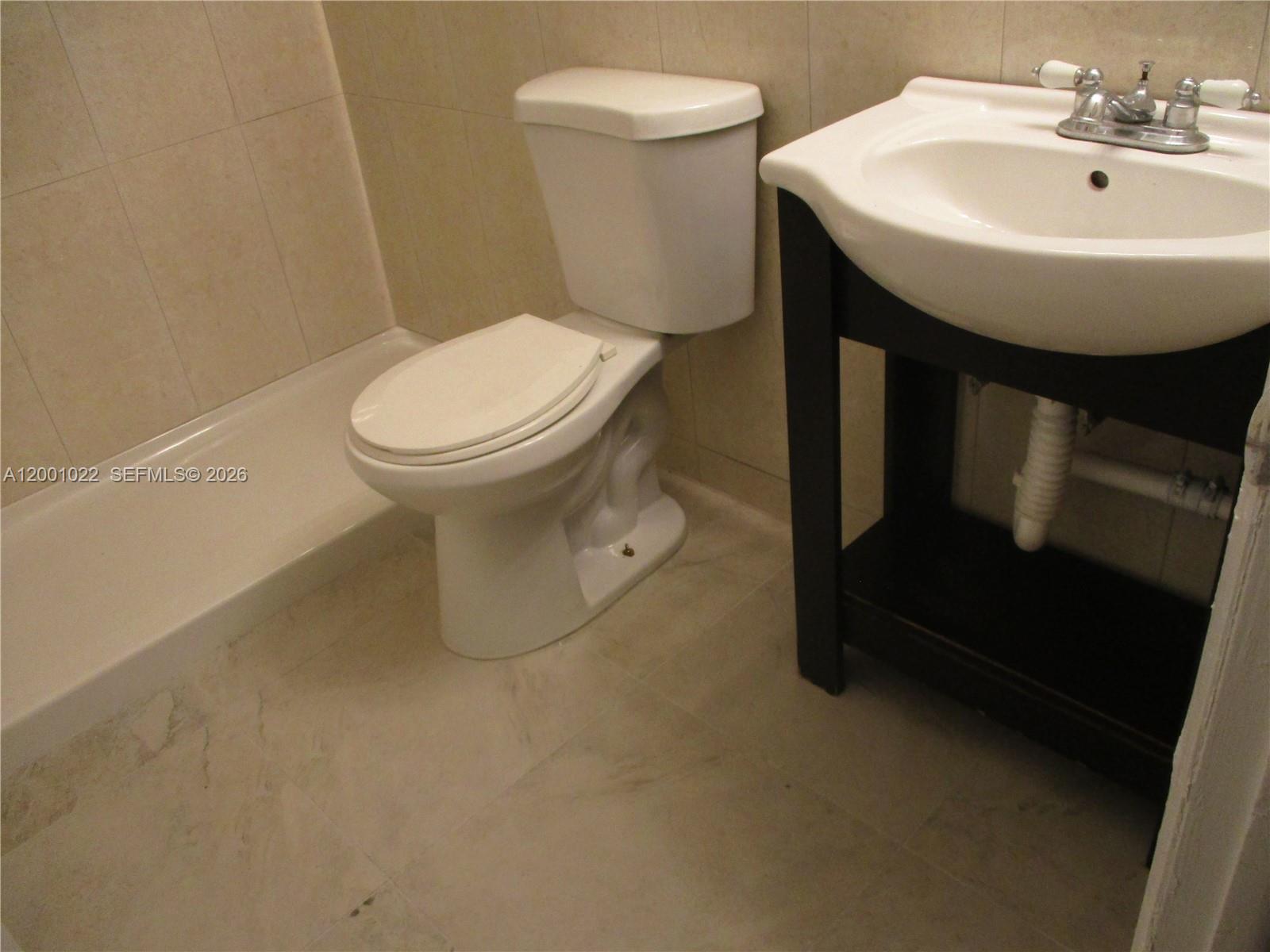 SANDILEE TOWNHOUSE CONDO - Residential Lease