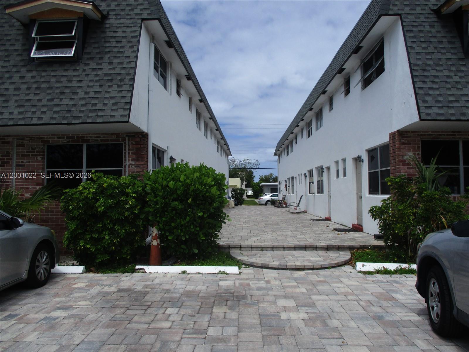 SANDILEE TOWNHOUSE CONDO - Residential Lease