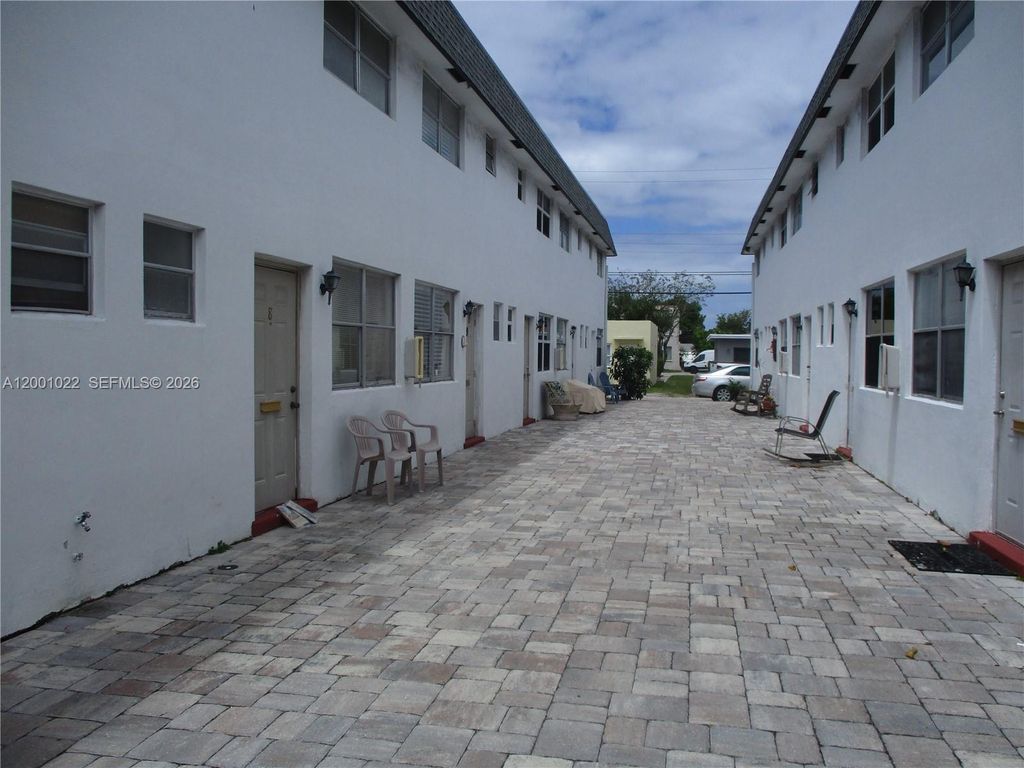 Photo of 1949 Taylor St #9, Hollywood, FL 33020 (MLS # A12001022)