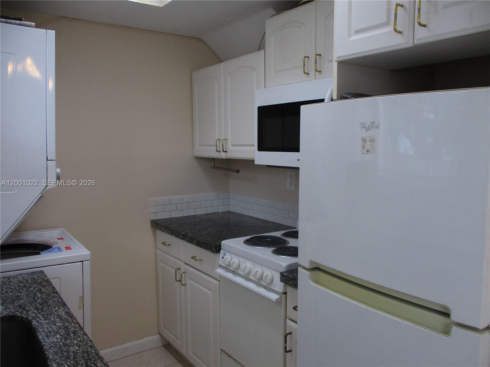 SANDILEE TOWNHOUSE CONDO - Residential Lease